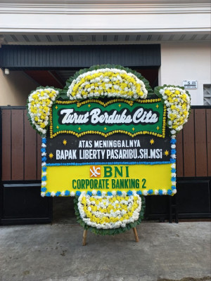 Papan Bunga Duka di Ngunut