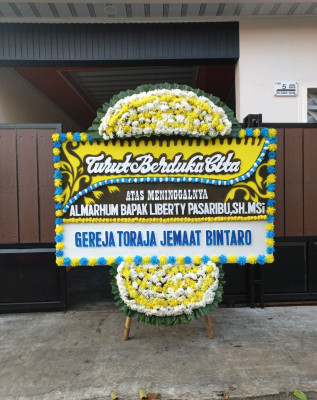 Papan Bunga Duka di Ngunut