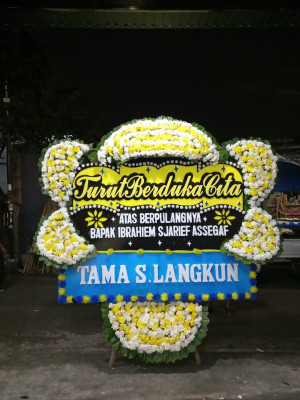 Papan Bunga Duka di Ngunut